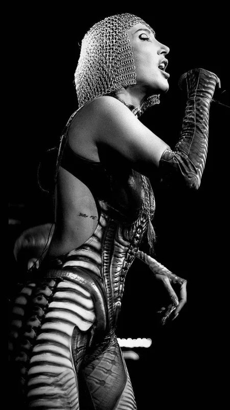 Bakıda səhnəyə Kleopatra kimi çıxdı