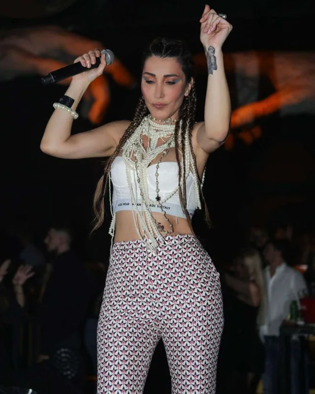 Karadeniz bölgəsində ev axtarır