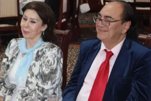 “Röya xəstəxanada təkdir və ağlayır”