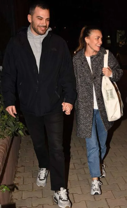 Aslı ilk dəfə əri ilə görüntüləndi