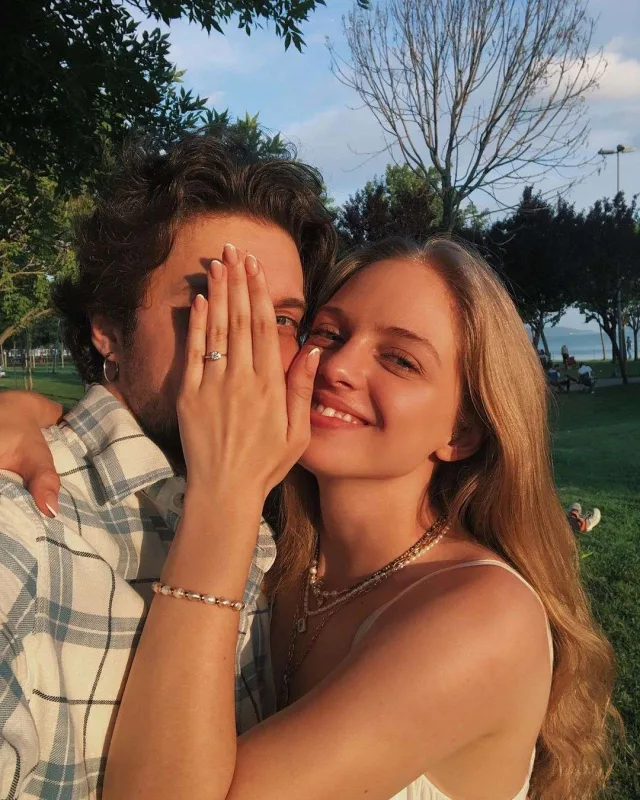 Gənc aktrisa evlənir...