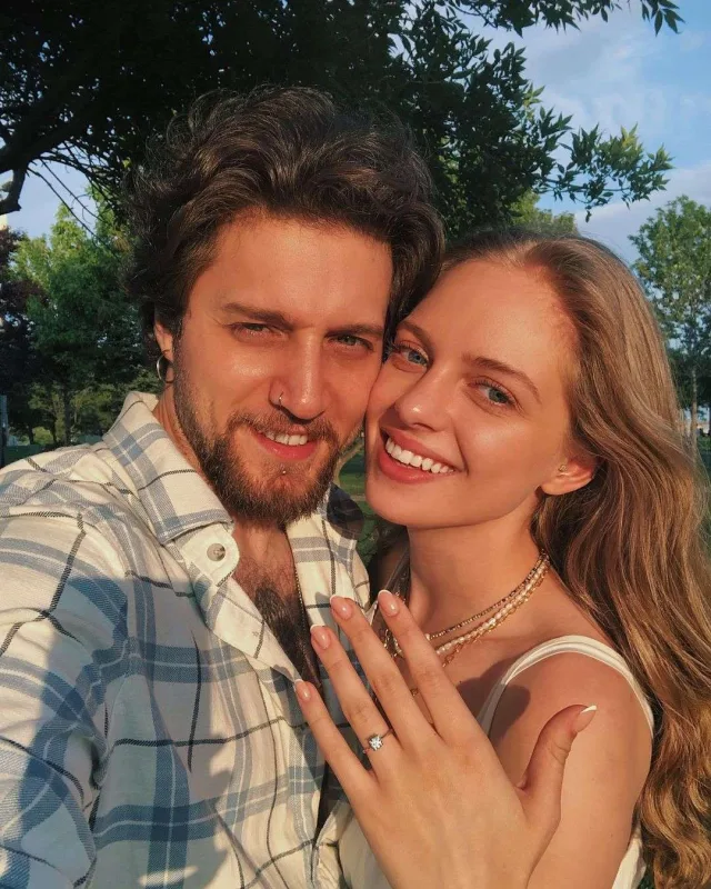 Gənc aktrisa evlənir...