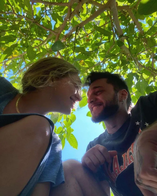 Gənc aktrisa evlənir...