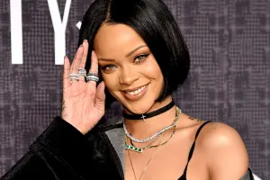 Ofisiantlara təmizliyə kömək etdi