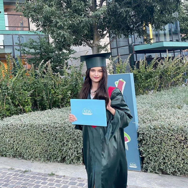 Məleykənin Güləri məzun oldu