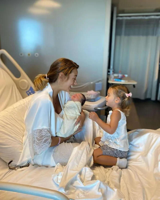 Yeni doğulan körpəsini ilk dəfə paylaşdı