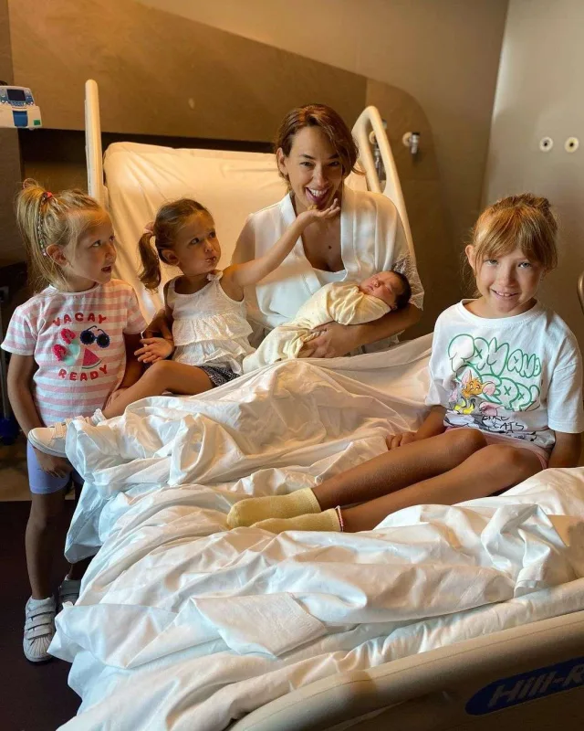 Yeni doğulan körpəsini ilk dəfə paylaşdı