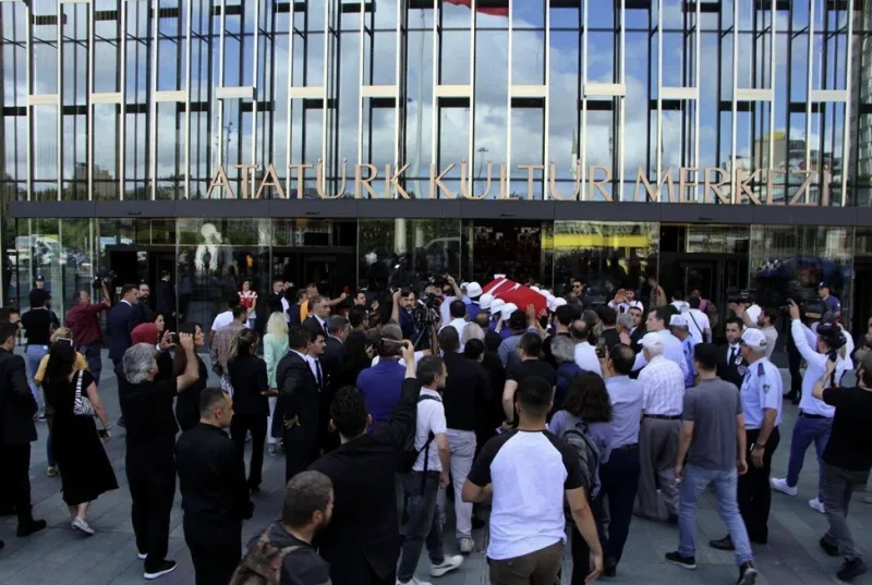 Cüneyt Arkına vida - Fotolar