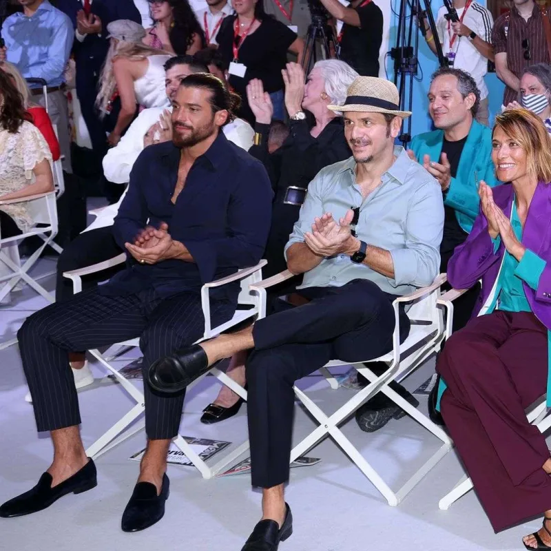 Can Yaman “Venesiya”ya onunla qatıldı