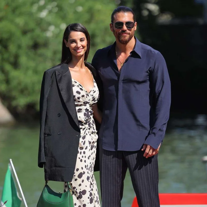 Can Yaman “Venesiya”ya onunla qatıldı