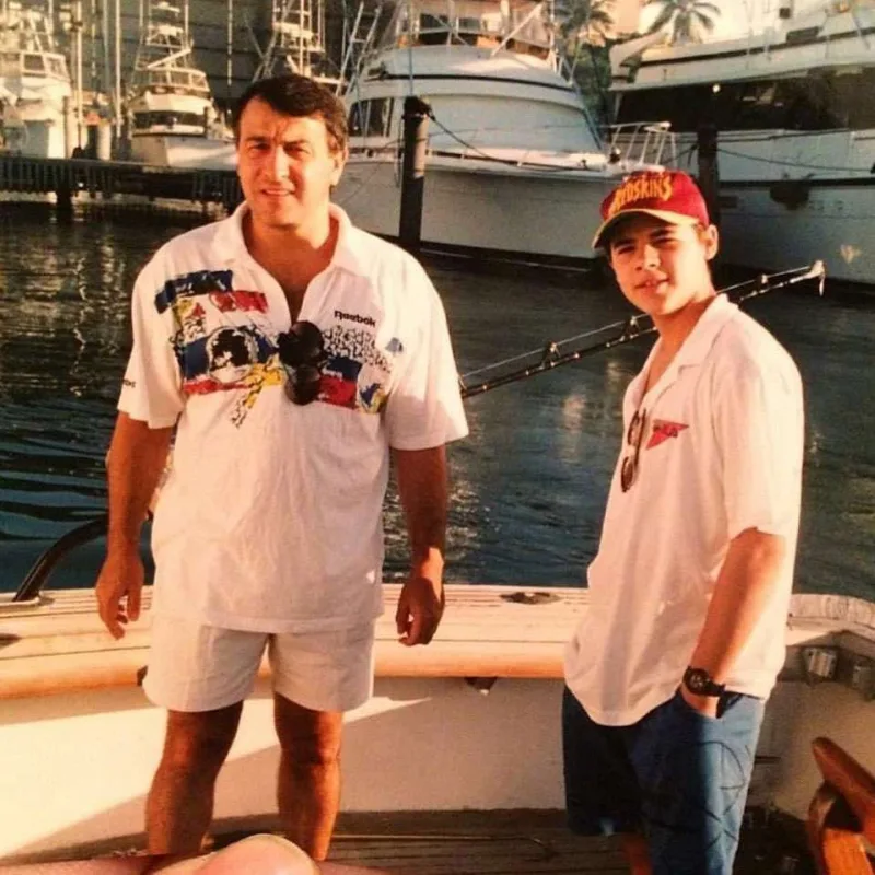 Emin atasının arxiv şəkillərini yaydı