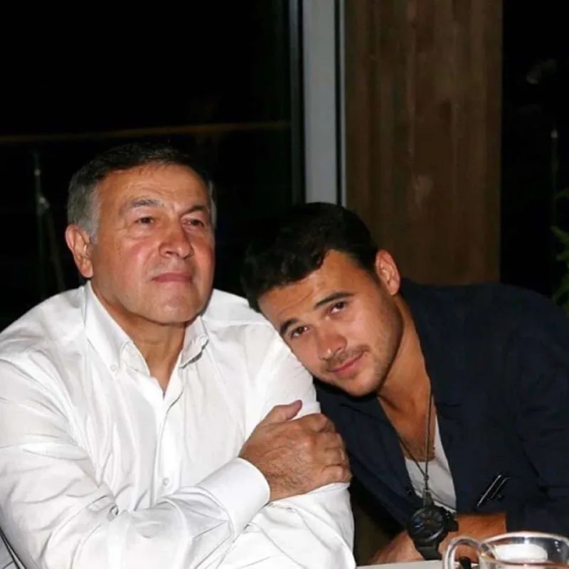 Emin atasının arxiv şəkillərini yaydı