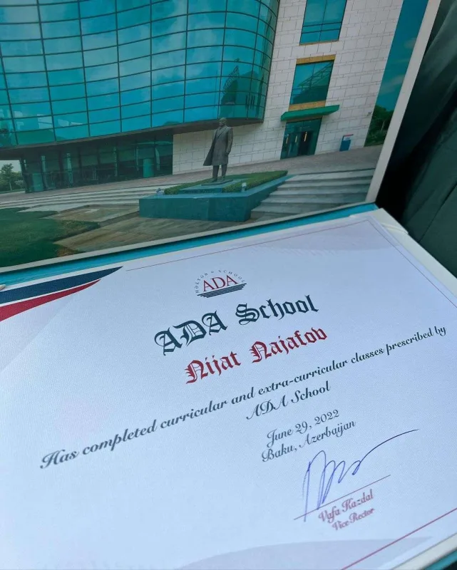 Xalq artistinin oğlu məzun oldu