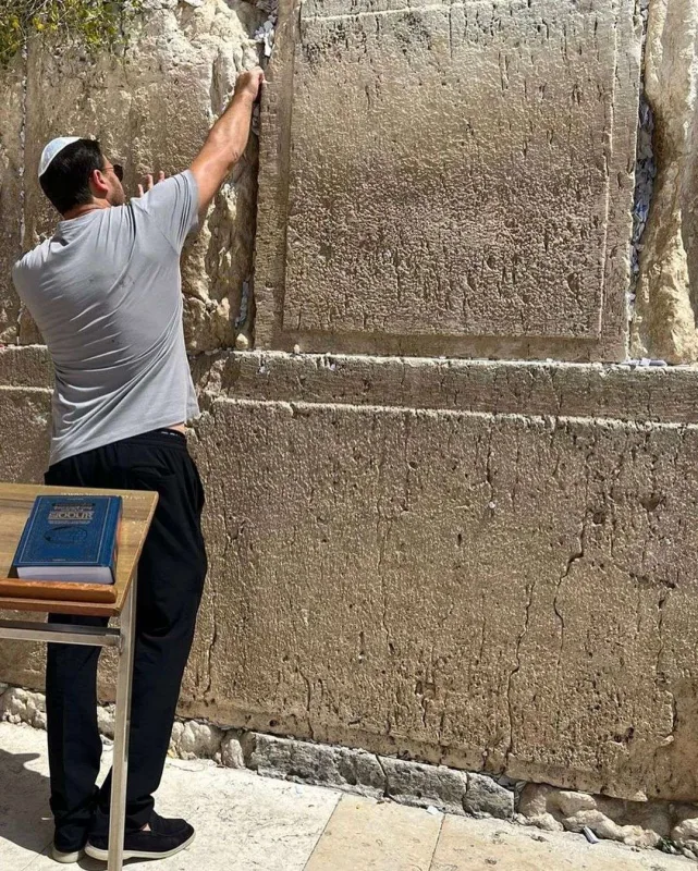 Emin Qüdsdən paylaşımlar etdi