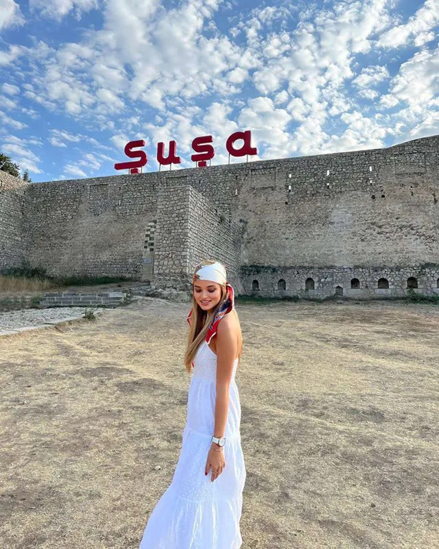 Xalq artistinin qızı Şuşada