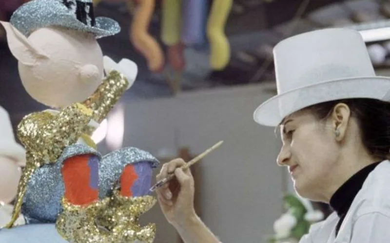 “Disney” qəhrəmanlarını geyindirən dizayner həyatını itirdi