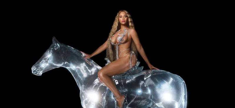 Albom fotosunu paylaşdı