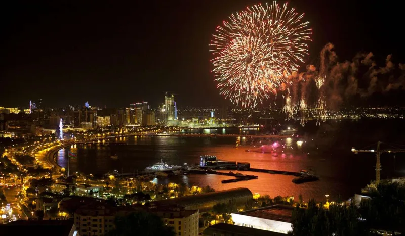 Zəfər Günü atəşfəşanlıqla qeyd edildi - Video