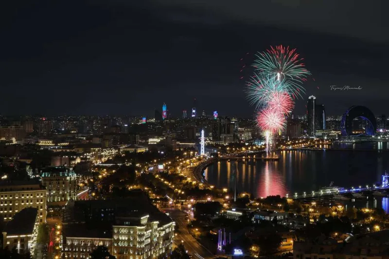Zəfər Günü atəşfəşanlıqla qeyd edildi - Video