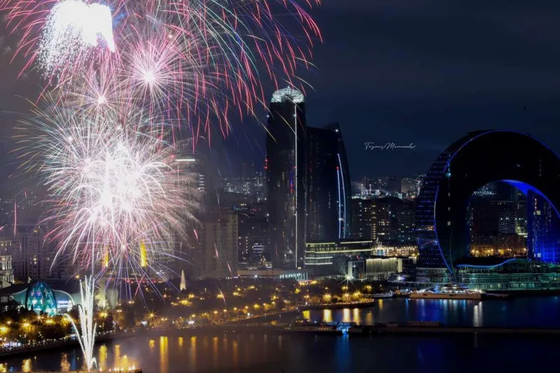 Zəfər Günü atəşfəşanlıqla qeyd edildi - Video