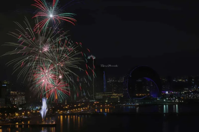 Zəfər Günü atəşfəşanlıqla qeyd edildi - Video