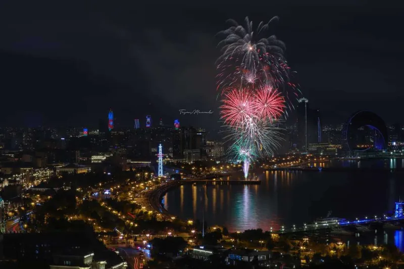 Zəfər Günü atəşfəşanlıqla qeyd edildi - Video