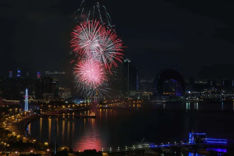 Zəfər Günü atəşfəşanlıqla qeyd edildi - Video
