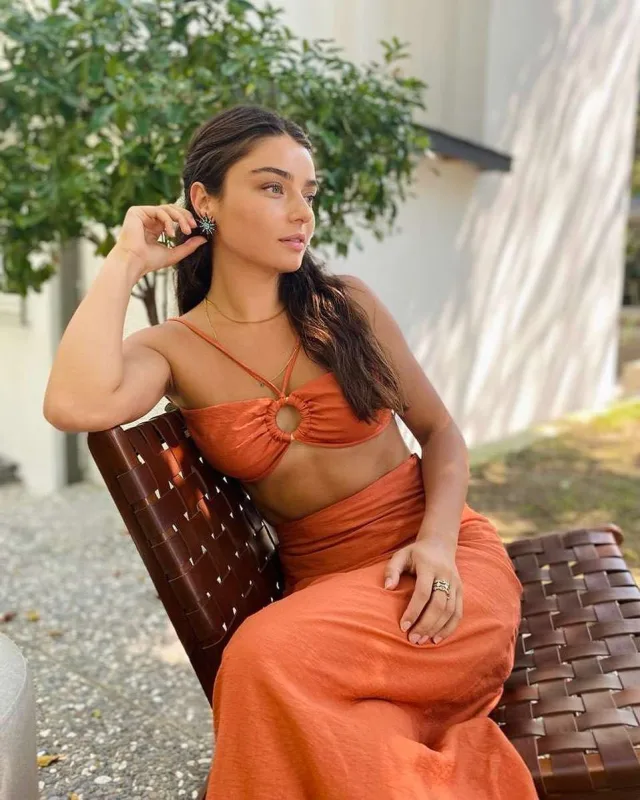 Muratın yeni sevgilisi Ayçadır?