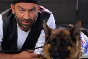 16 il sonra tamaşaçılarla belə vidalaşdı