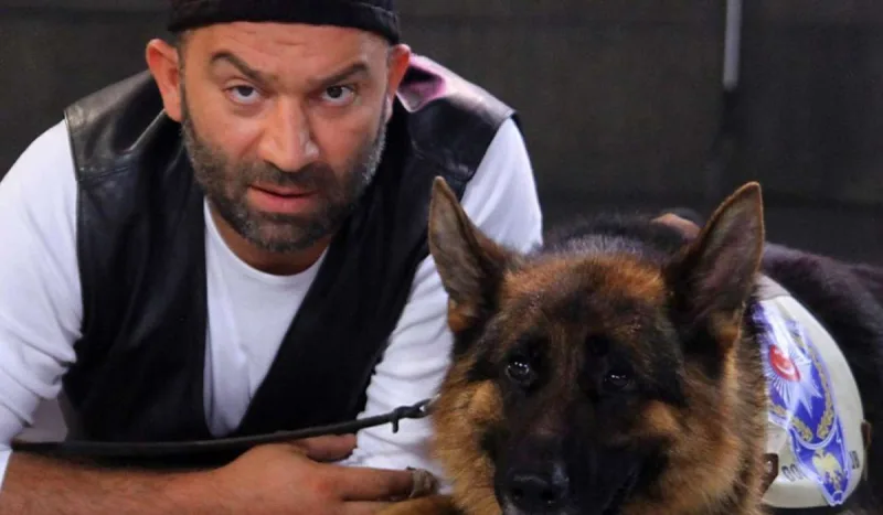 16 il sonra tamaşaçılarla belə vidalaşdı