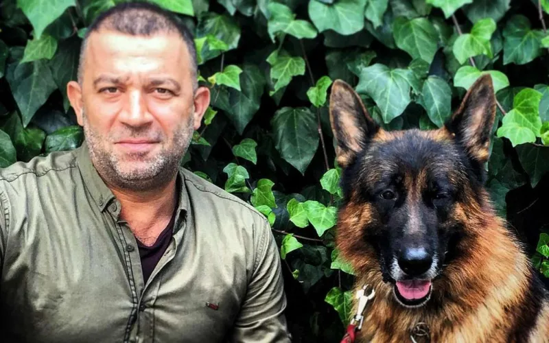 16 il sonra tamaşaçılarla belə vidalaşdı