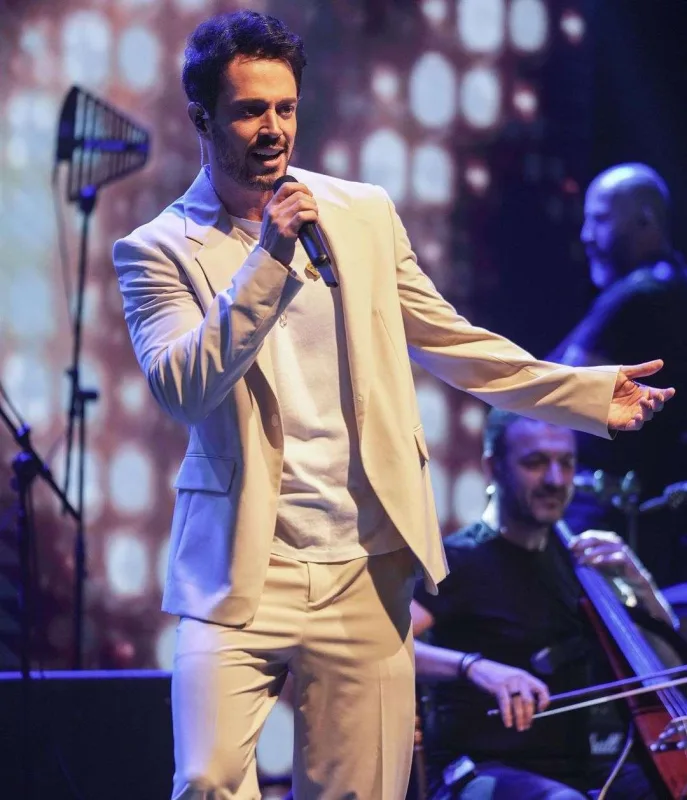 Muratın yeni sevgilisi Ayçadır?