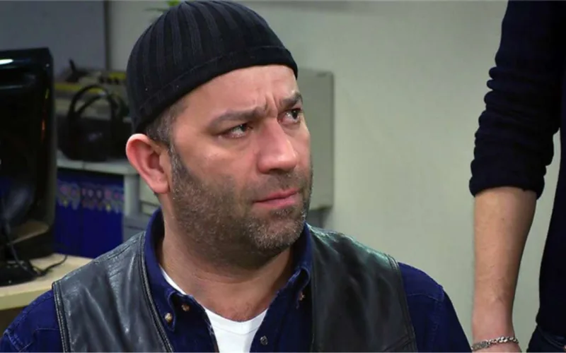 16 il sonra tamaşaçılarla belə vidalaşdı