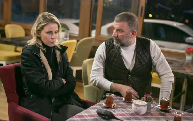 16 il sonra tamaşaçılarla belə vidalaşdı