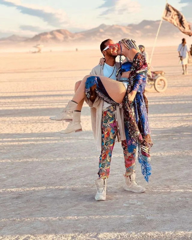 “Burning Man”da eşq...