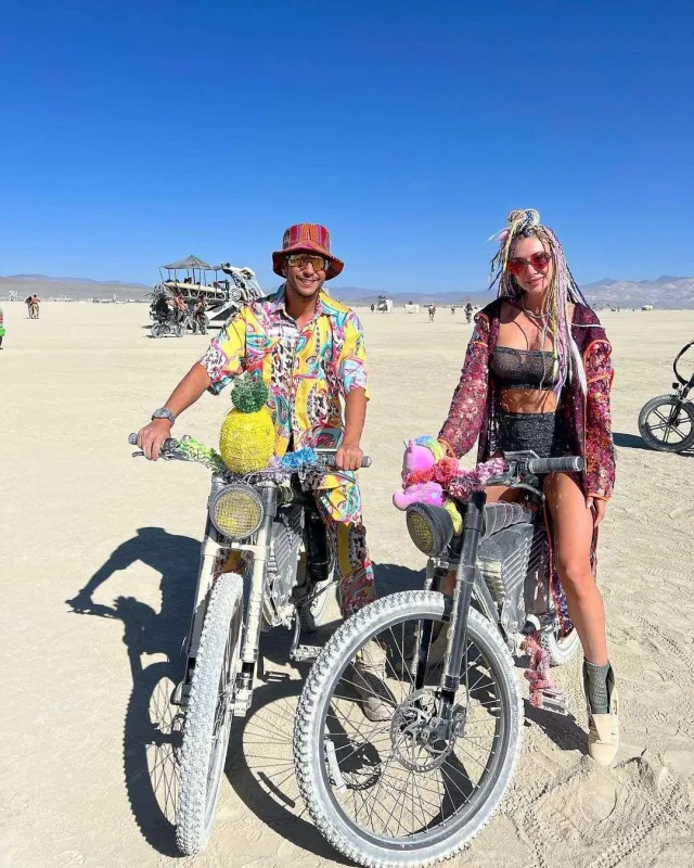 “Burning Man”da eşq...