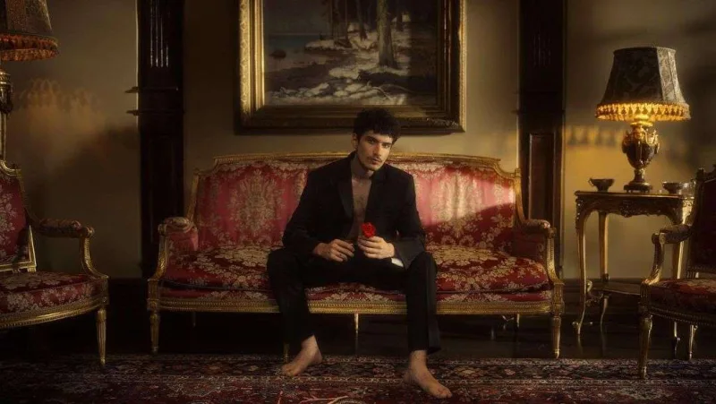 Mabelin “oğlan sevgilisi” qalmaqal yaratdı