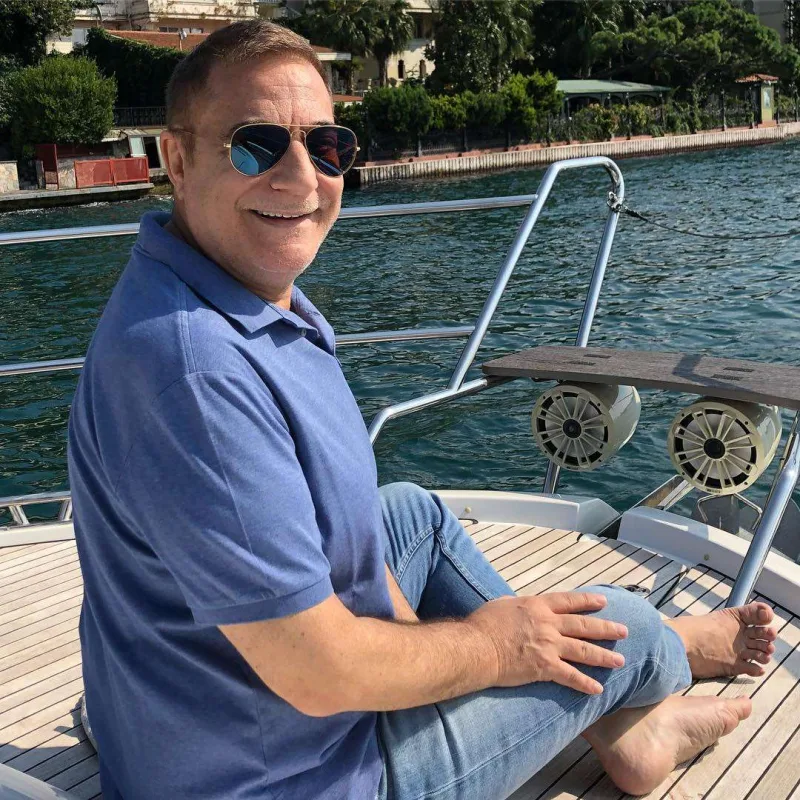 “14 yaşımda mənimlə hoteldə görüşmək istəyirdi”