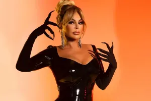 Aygün Kazımova rus fotoqrafa pozalar verdi