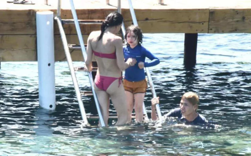 Hande sevgilisi və oğlu ilə tətildə...