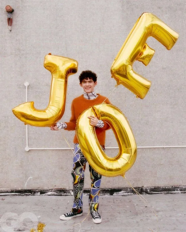 “Heartstopper” ulduzları “İlin adamları” sayında