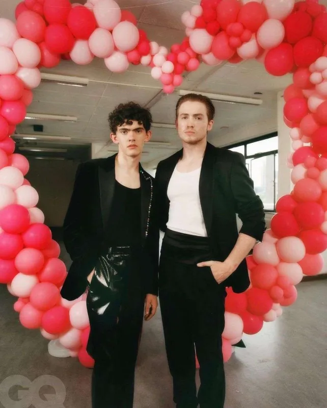 “Heartstopper” ulduzları “İlin adamları” sayında