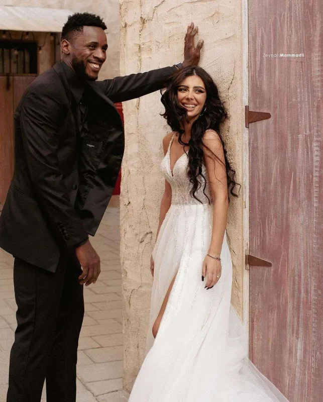 “Keşlə”nin oyunçusu həyat yoldaşı ilə Dubayda