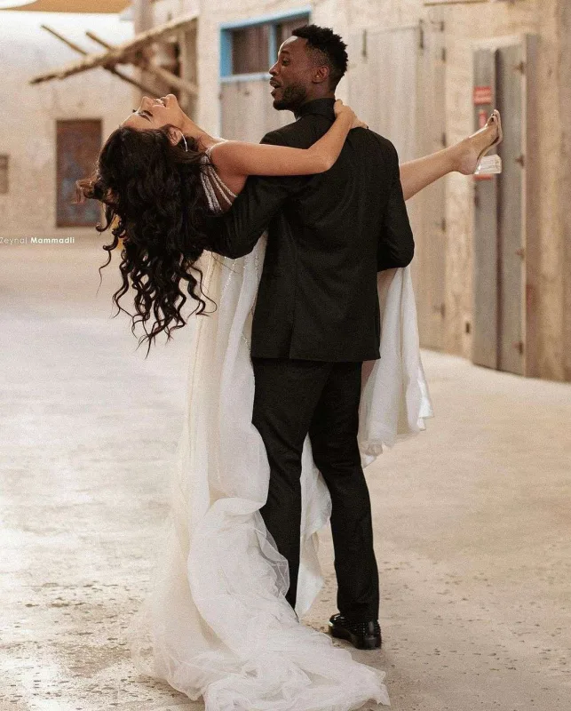 “Keşlə”nin oyunçusu həyat yoldaşı ilə Dubayda