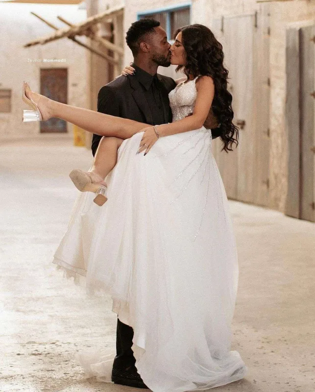 “Keşlə”nin oyunçusu həyat yoldaşı ilə Dubayda