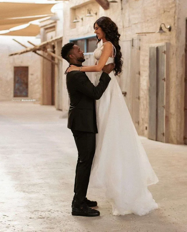 “Keşlə”nin oyunçusu həyat yoldaşı ilə Dubayda