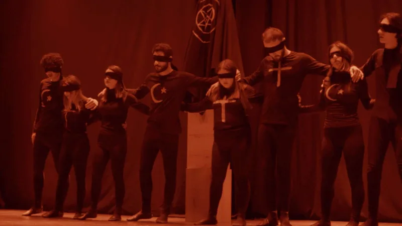 Gözübağlı tamaşa oynadılar