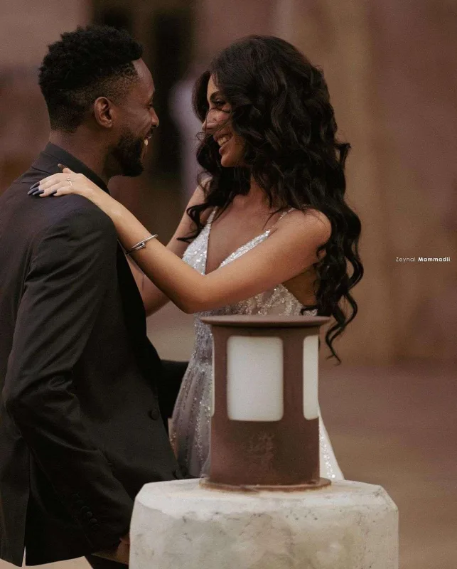 “Keşlə”nin oyunçusu həyat yoldaşı ilə Dubayda