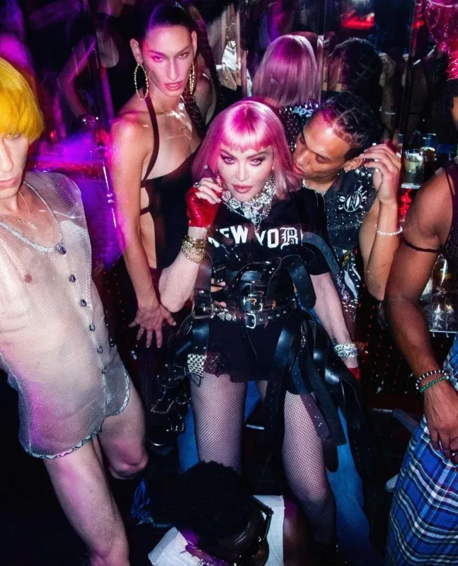 Madonnadan erotik pozalar