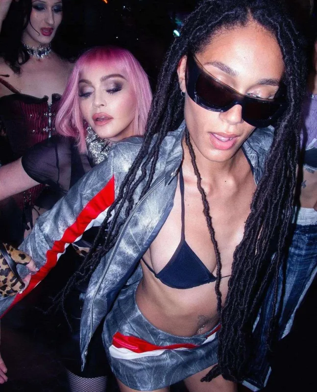 Madonnadan erotik pozalar